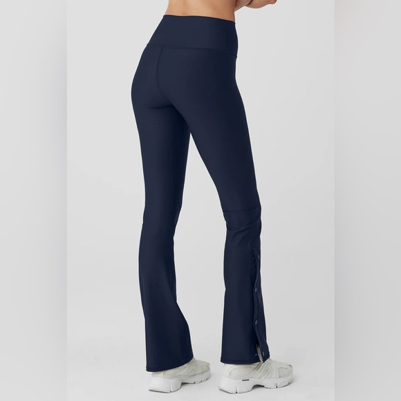 Alo Yoga Airlift Leggings with snap flare bottom, navy blue size S - Picture 4 of 5